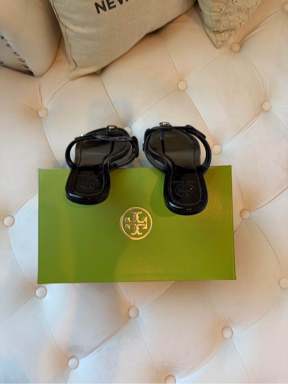 Tory Burch Black Patent Leather Logo Thong Sandals with Gold Accents - Picture 5 of 6